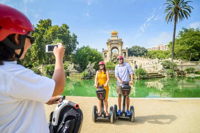 2,5h Barcelona Gaudí Segway Tour - The guide, group size, and riding experience