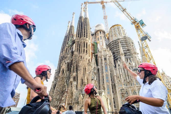 2,5h Barcelona Gaudí Segway Tour - Pla de Palau, Born, and Ciutadella Park