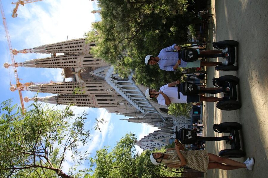 Barcelona: 2.5-Hour Gaudí Segway Tour - Casa Milà and Passeig de Gràcia