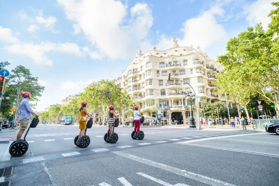 Barcelona: 2,5hr Art of Gaudí Segway Tour - La Monumental and the route back
