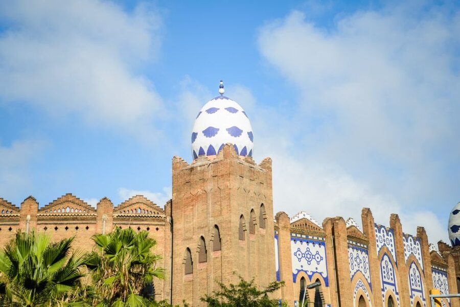 Barcelona: 2,5hr Art of Gaudí Segway Tour - Casa Milà, known as La Pedrera