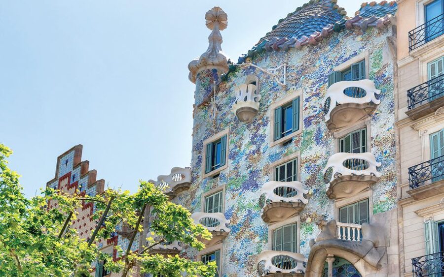 Barcelona: Gaudí Sightseeing Guided Segway Tour - From the Old City to Port Vell