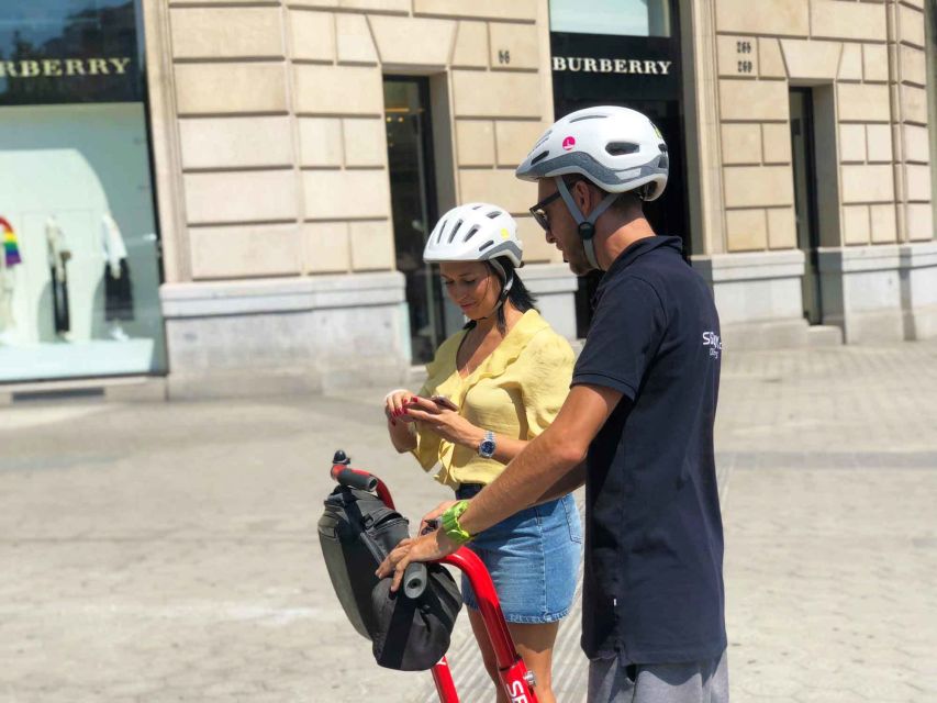 Barcelona: Gaudí Sightseeing Guided Segway Tour - Parc de la Ciutadella and the Arc de Triomf