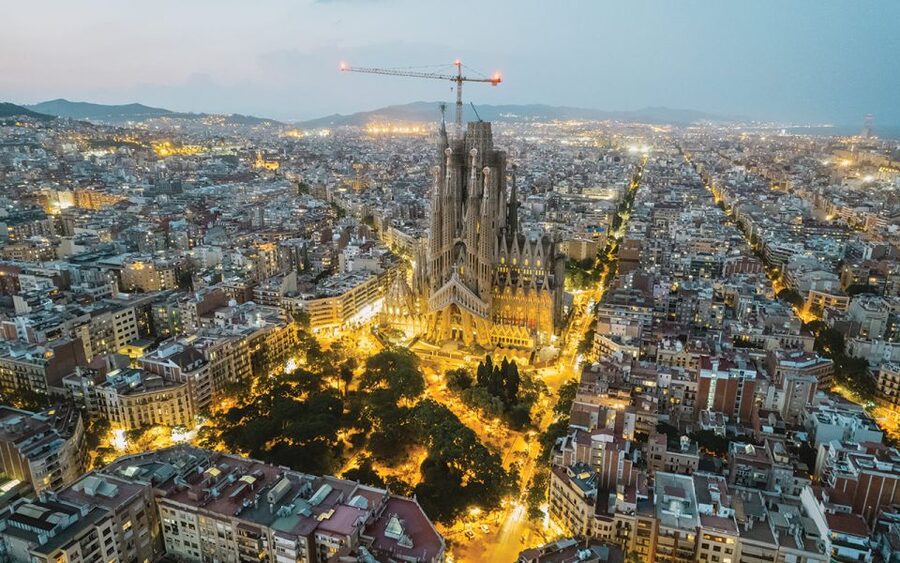 Barcelona: Gaudí Sightseeing Guided Segway Tour - Who should book this ride?