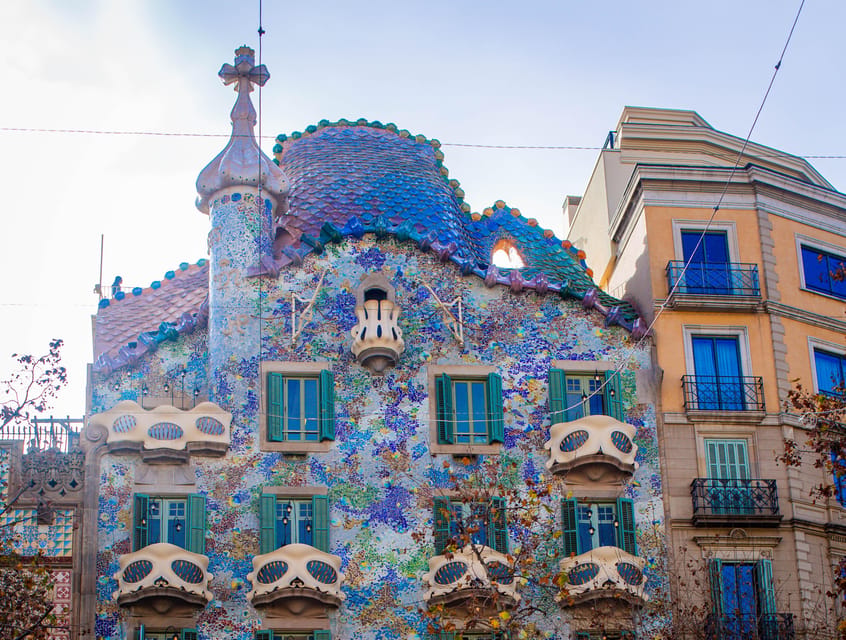 Barcelona Highlights: The Best of Gaudi On Segway - What the private format adds