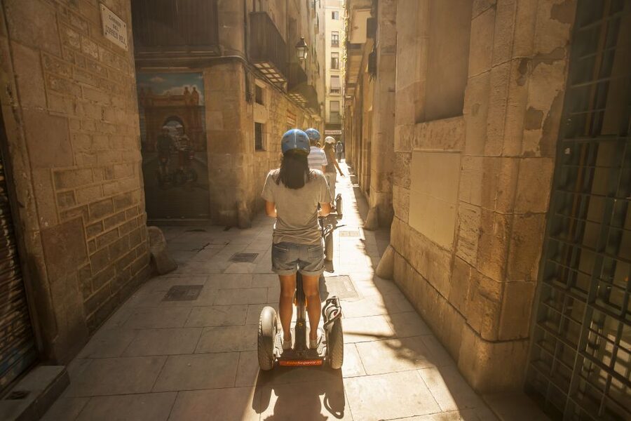 Barcelona: Old Port and Gothic Quarter Guided Segway Tour - Columbus Monument And The Bottom Of Las Ramblas