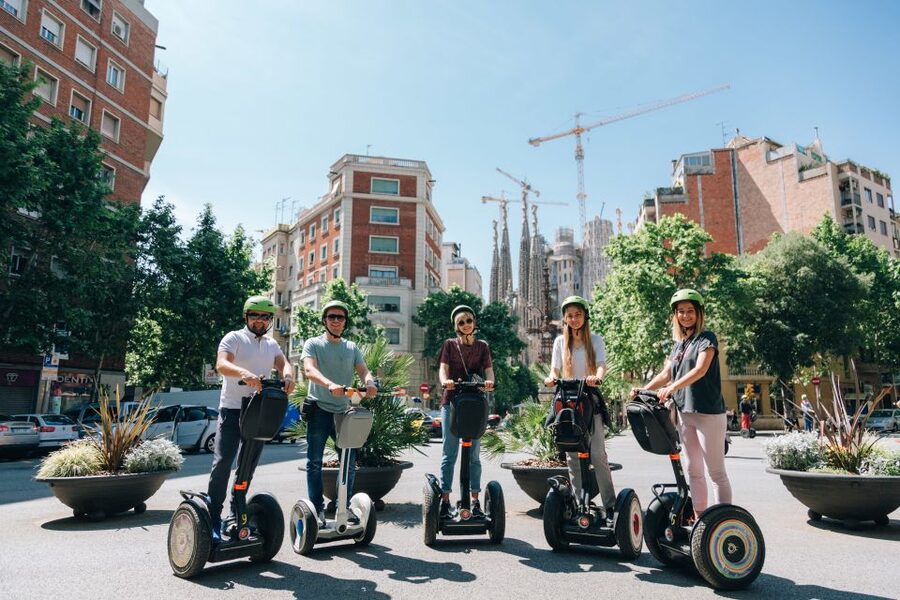 ❤️Barcelona Segway Tour ❤️ with a Local Guide - From the Natural Sciences Museum to Arc de Triomf