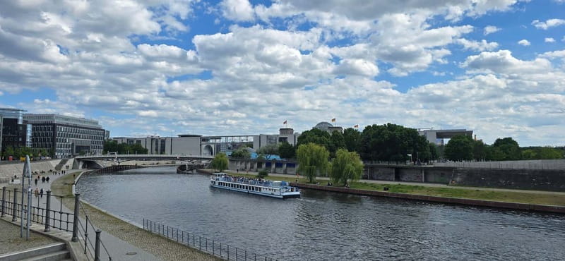 Berlin: guided Segway tour in the heart of the city - What the guide adds to the ride