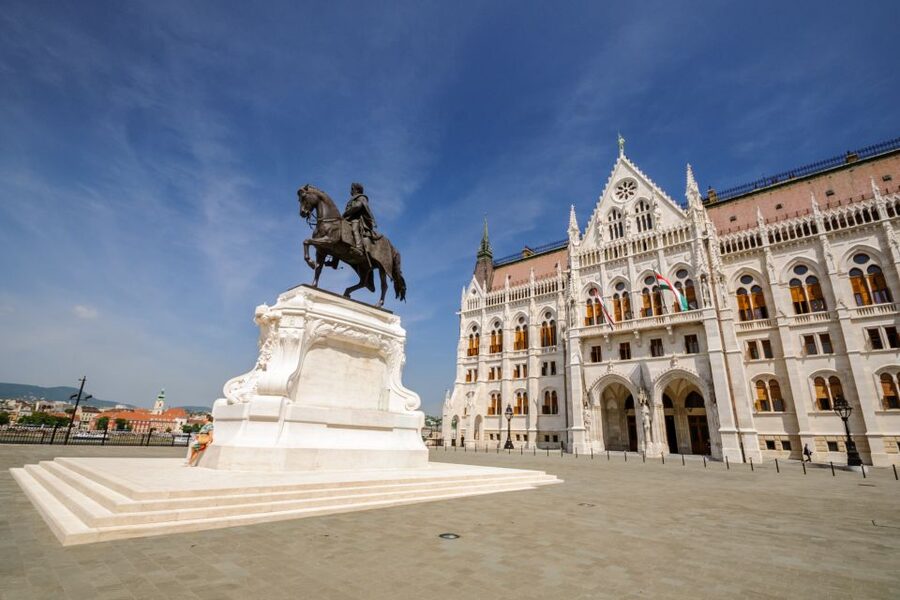 Budapest: Segway Sightseeing Tour - The Opera House and Andrassy Avenue