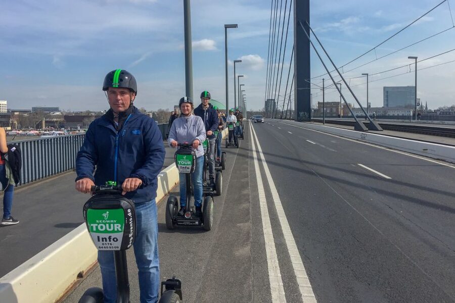 Düsseldorf: Classic City Segway Tour - Medienhafen and the State Parliament
