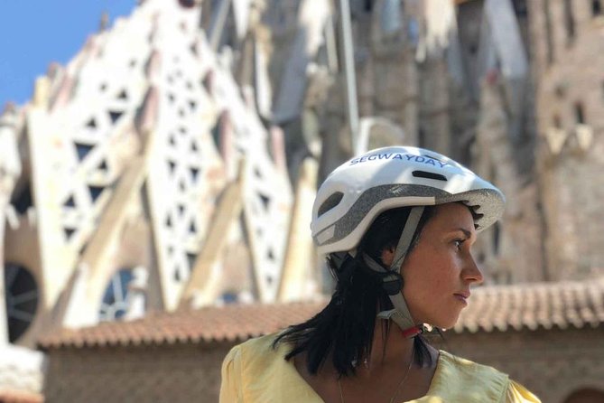 Gaudí Segway Tour - Roy Lichtenstein’s colorful face by the harbor
