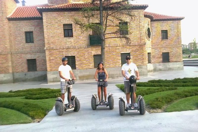 Madrid Segway: 2h Casa Campo Off Road Tour - The park route compared with a city tour