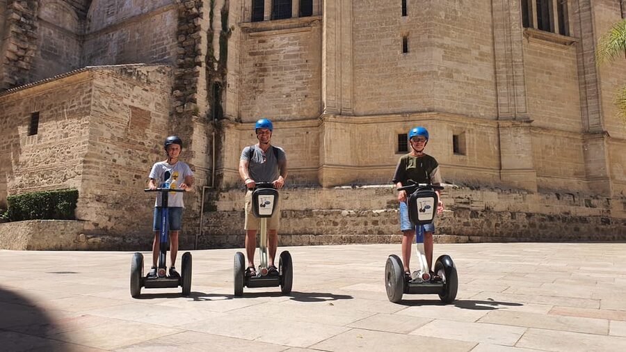 Malaga segway: Panoramic tour of Gibralfaro - Riding toward Gibralfaro Castle