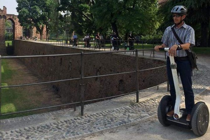 Milan: Segway Tour with Local Tourist Guide Live - 3 hours & half - Arco della Pace and Sforza Castle