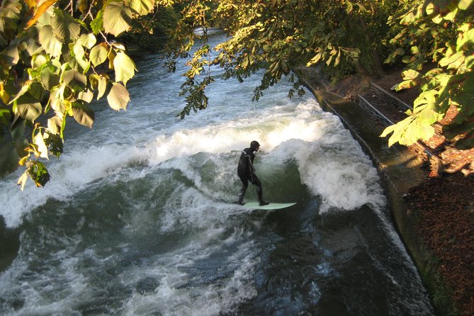 Munich's Highlights 3-hour Segway Tour - The Eisbachwelle and Haus der Kunst