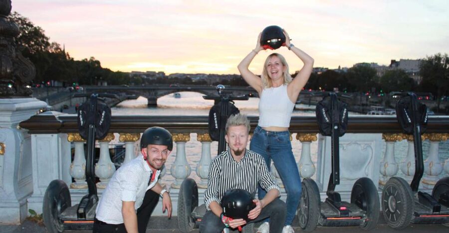 Paris: Private Sightseeing Segway Tour - Arriving at the Eiffel Tower