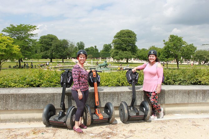 Segway tour Capital sites - Grand Palais and Petit Palais beside the avenue