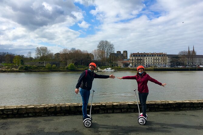 Unusual and ecological ride on a Segway and electric bike in Bayonne - Sainte-Marie Cathedral from a less familiar angle