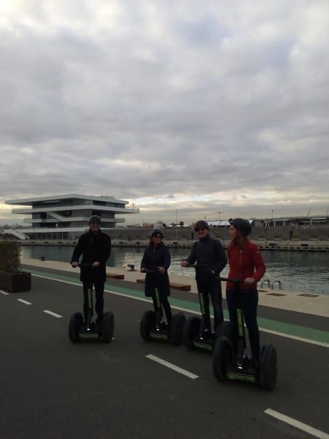Valencia: Fantastic Segway Tour from the Center to the Beach - Gliding through the former Turia River