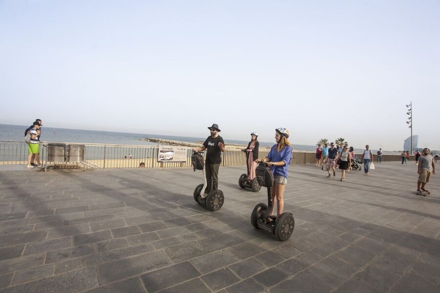 ❤️Welcome to Barcelona❤️ Segway Tour - Arc de Triomf and Parc de la Ciutadella